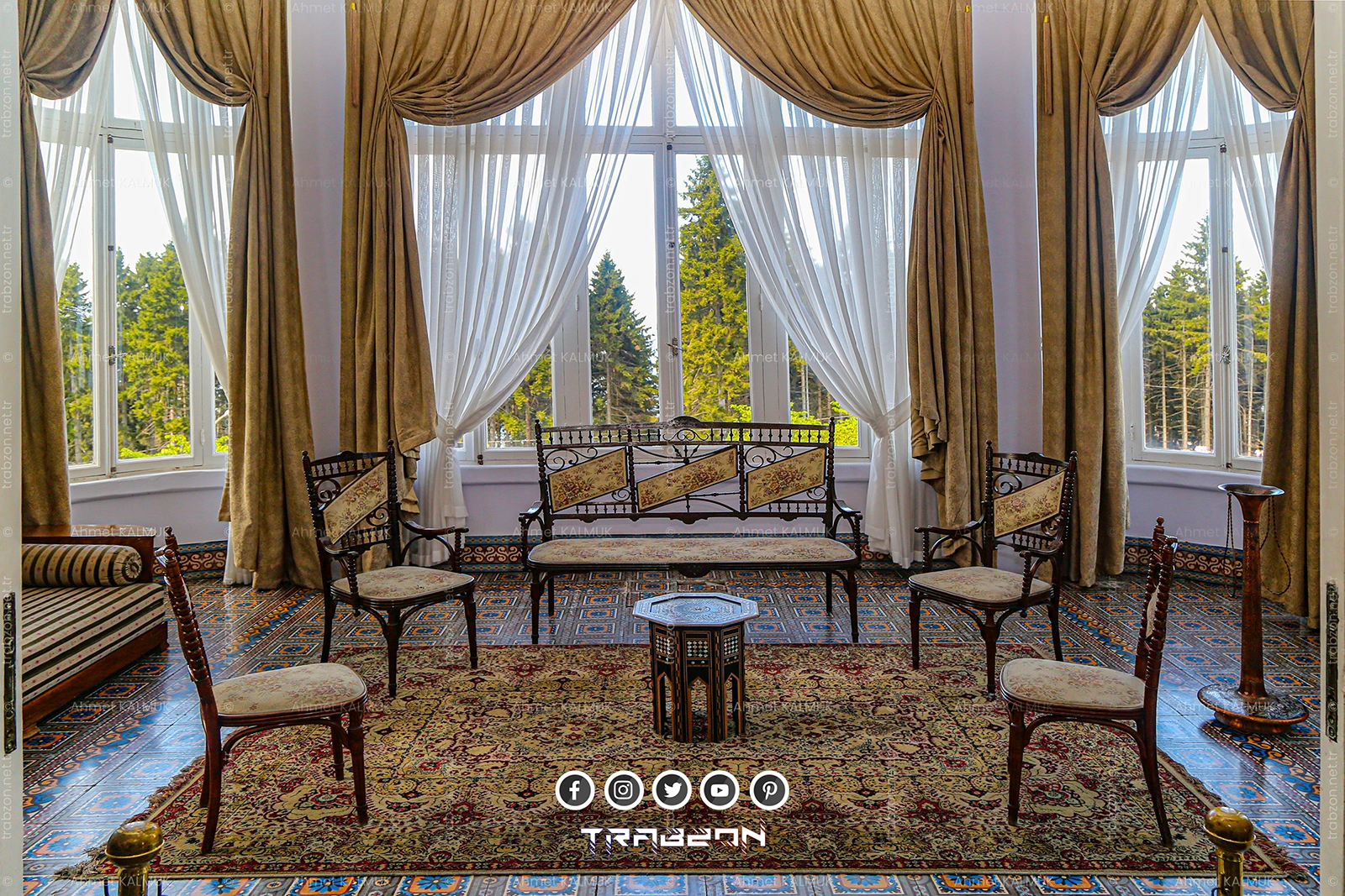 Atatürk Köşkü Oturma Salonu